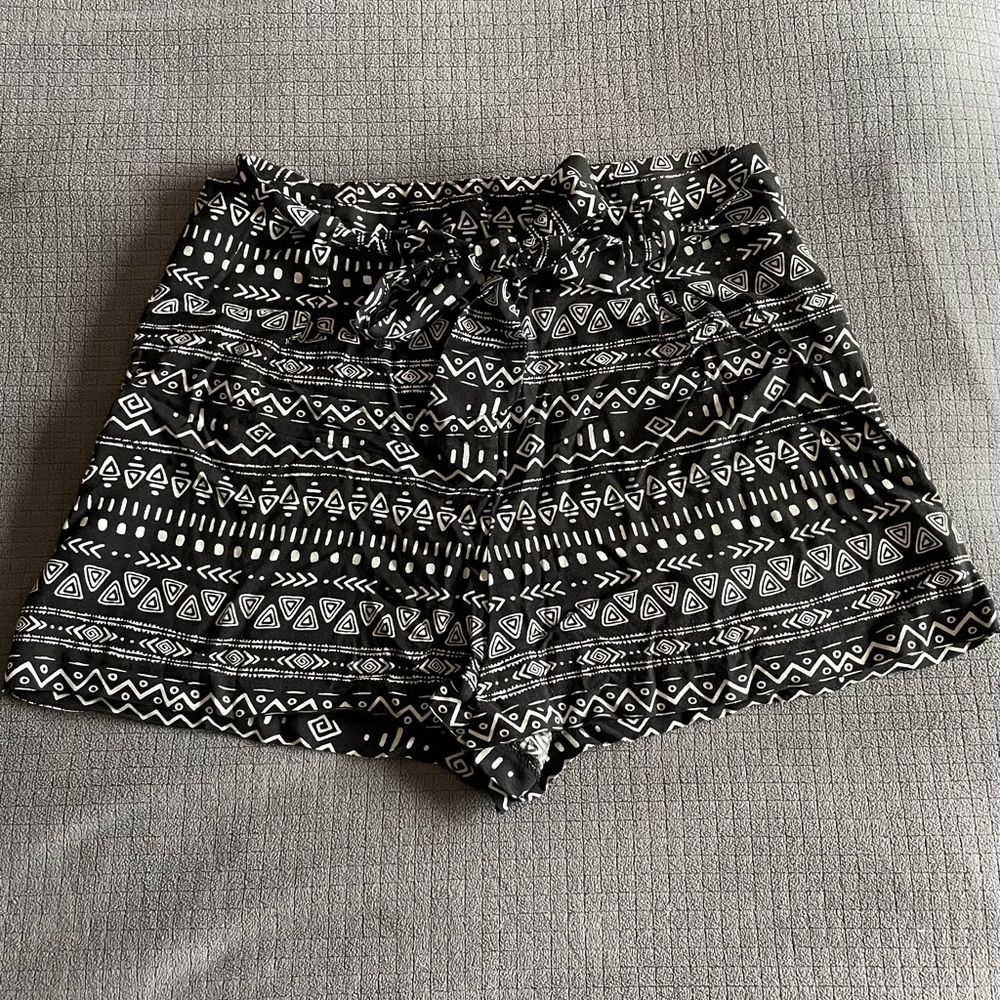 Monteau shorts with matching belt
